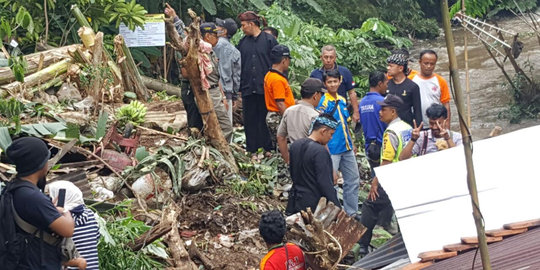 Tebing pintu II Kebun Raya Cibodas longsor, 1 warga tewas & 4 luka