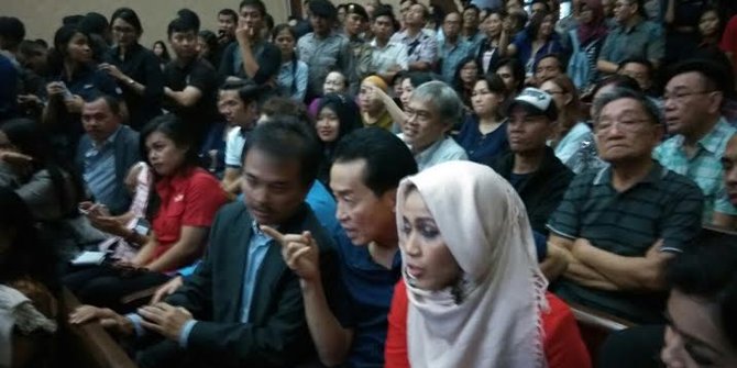 Alasan Roy Suryo Acungkan Jempol Hingga Bikin Sidang Jessica Gaduh