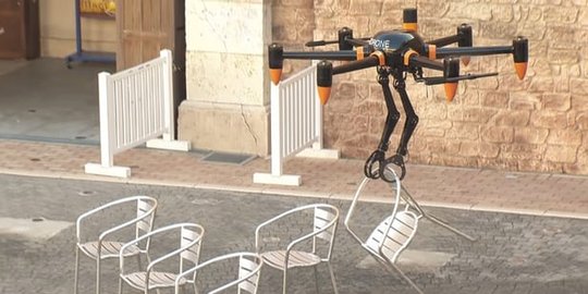 Fungsional namun seram, drone ini punya 'cakar'!