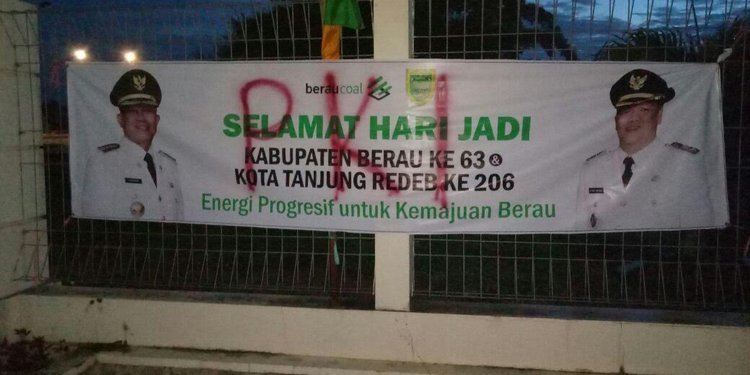 Hut Berau Spanduk Bupati Wabup Dicoret Tulisan Pki Warna