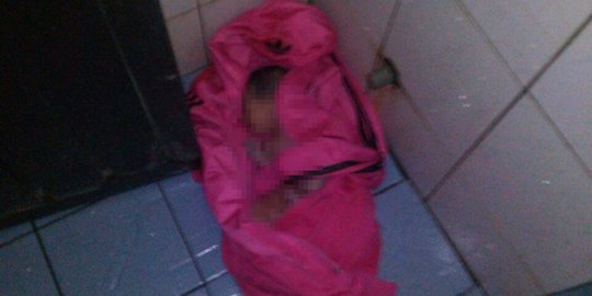 Bayi perempuan ditemukan di kamar mandi masjid depan UIN Jakarta