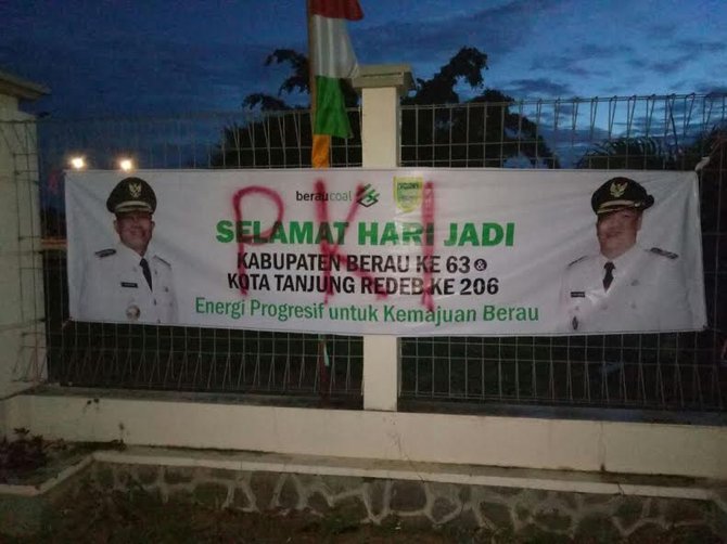 Coretan 'PKI' ramai di spanduk pemerintahan Berau Coretan 'PKI' ramai di spanduk pemerintahan Berau