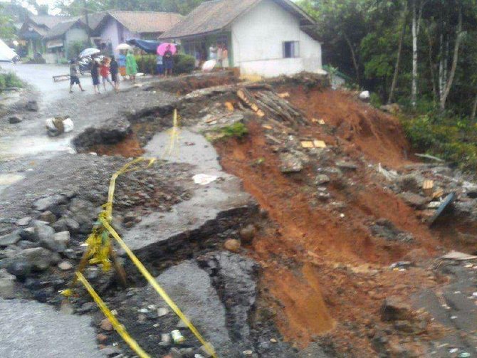 longsor di tasikmalaya