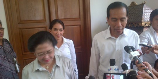 PDIP harus yakinkan Jokowi kalau mau usung Risma di Pilgub DKI