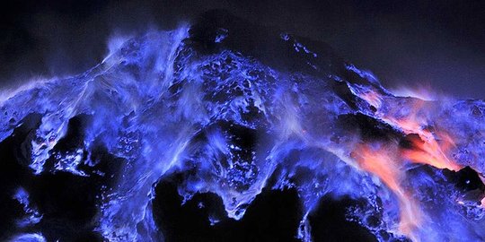 di kawah ijen jawa timur indonesia rev1