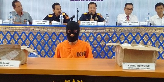 Ambil paket sabu & kokain dari Belanda, WN Singapura dibekuk polisi