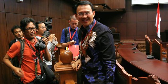 Ahok serahkan form cuti saat daftar KPU DKI