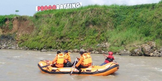 Cuci karpet di Sungai Progo, Deni hilang terseret arus