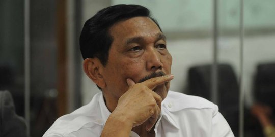 Gerindra: Kenapa Luhut lebih patuh ke Ahok daripada Jokowi?