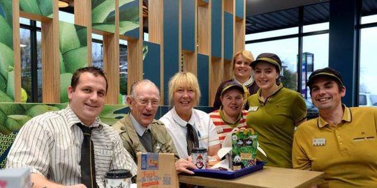 kara kakek ini diberi kado spesial dari mcdonald