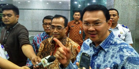 Menhub Budi serahkan pengelolaan 13 terminal Jakarta ke Ahok