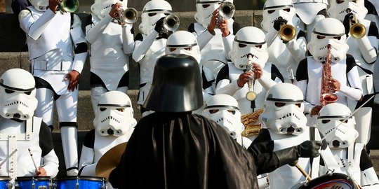 Ketika Darth Vader dan prajuritnya tampil jadi marching band
