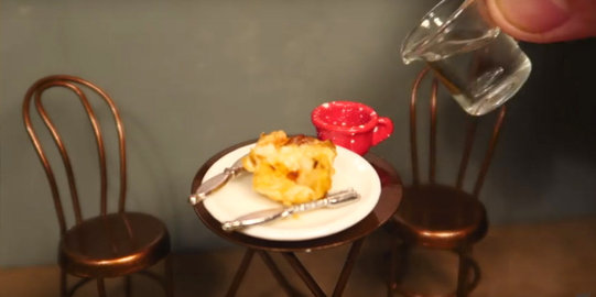 [Video] Telaten, pria ini memasak lasagna terimut di dunia