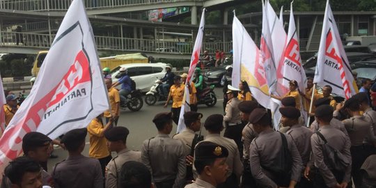 Pendukung Ahok dan Djarot mulai banjiri KPU DKI