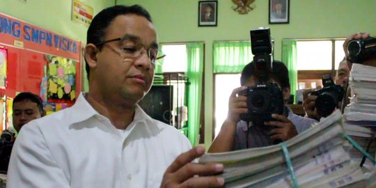 Anies Baswedan malu-malu ungkap partai pendukungnya maju Pilgub DKI