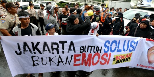 Massa tolak pencalonan Ahok geruduk KPU DKI Jakarta