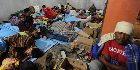 Nasib korban banjir bandang Garut mengungsi di garasi