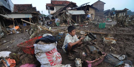 Cerita sedih pelajar korban banjir di Garut tak bisa sekolah