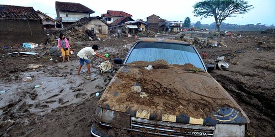Bantu korban banjir, SBY minta Demokrat terjunkan dokter dan relawan