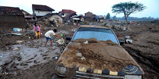 Korban tewas banjir bandang Garut menjadi 24 orang