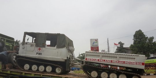 Bantu korban banjir, JK kirim hagglund dan mobil tangki air ke Garut