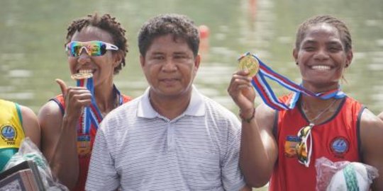 Tim dayung Jabar sapu bersih medali emas dari perahu naga