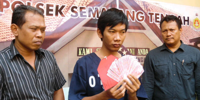 vs ahok risma Tukang beli merdeka Semarang canggih uang palsu HP pakai di  parkir
