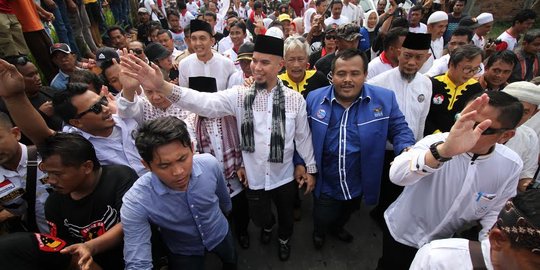 Ditemani Mulan, Ahmad Dhani resmi daftar Pilkada ke KPU Bekasi