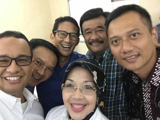 pasangan cagub cawagub selfie