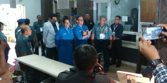 Tes kesehatan, Anies & Sandiaga kompak ancungkan jari bentuk huruf W