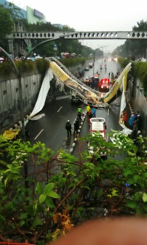 jpo pasar minggu roboh