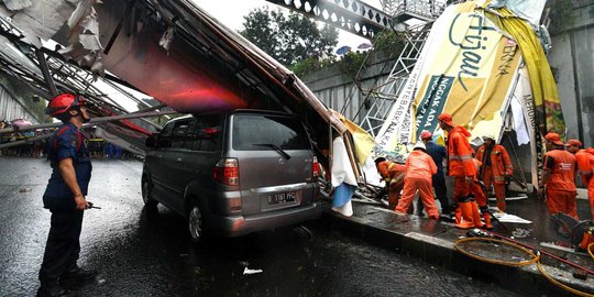 Ini cerita mengerikan sopir APV yang tertimpa JPO Pasar Minggu