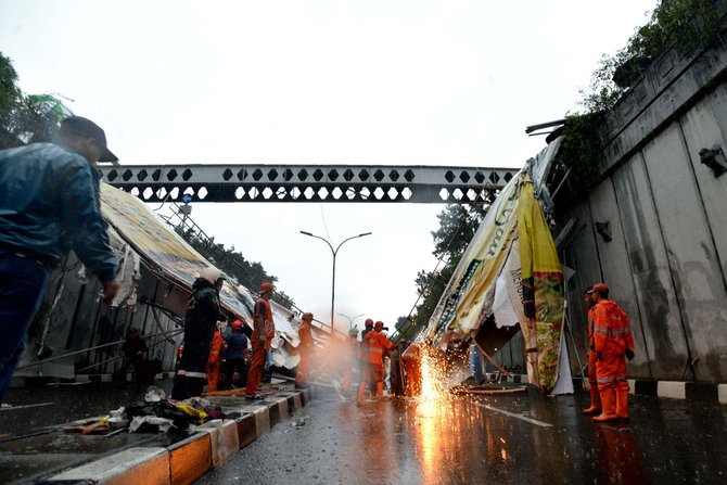 jpo di pasar minggu roboh