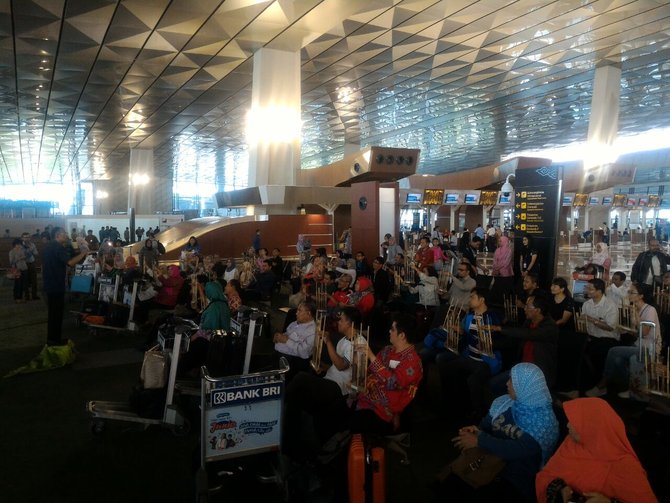 pt angkasa pura ii gelar pertunjukan seni di terminal 3