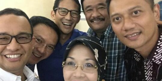 Tiba di BNN, Ahok cuek Sandiaga senyum sambil pamer simbol W