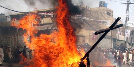 alquran pasangan suami istri pakistan tewas dibakar rev2
