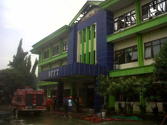 kantor bppt bekasi terbakar