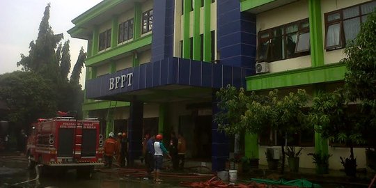 Kantor BPPT terbakar, pelayanan perizinan Bekasi lumpuh