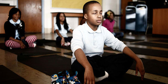 Inspiratif, sekolah ini ganti hukuman setrap dengan meditasi