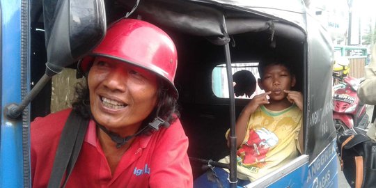 Bocah Amat tetap semangat belajar meski tinggal di dalam bajaj