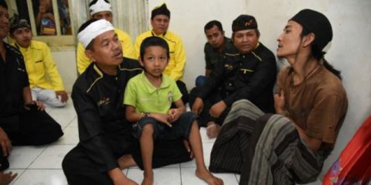 Saat blusukan ke kampung, Bupati Dedi dicegat remaja