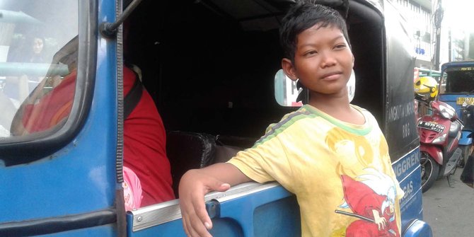 Semangat bersekolah meski tinggal di bajaj demi menjadi 