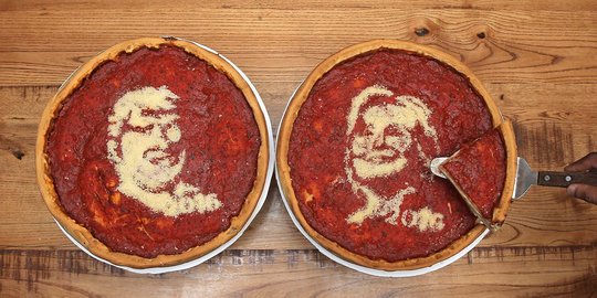 Uniknya piza berwajah Hillary dan Trump