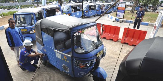 Jeritan sopir bajaj ke Jokowi, terancam punah terdesak taksi online