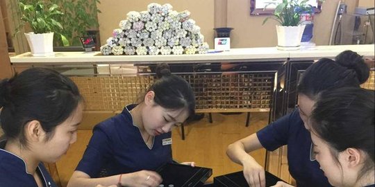 dengan uang logam tabungan yang beratnya