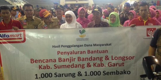 Alfamart salurkan bantuan bagi korban banjir di Garut dan Sumedang