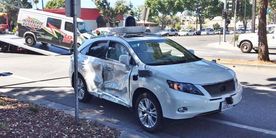 Mobil Otomatis Google akhirnya 'nabrak' lagi, dan jauh lebih parah!