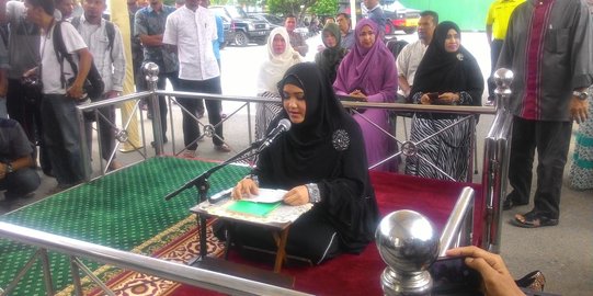 Sedang haid, peserta Pilkada Banda Aceh baca Iqrak di luar masjid