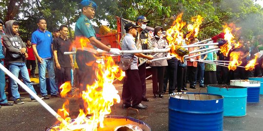 Di hadapan Wamenkeu, rokok hingga pakaian bekas ilegal dimusnahkan