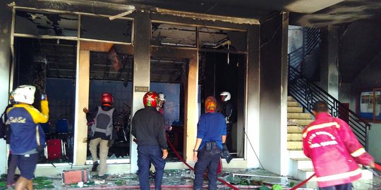 Ditemani orang tua, pembakar gedung DPRD Gowa masih diperiksa